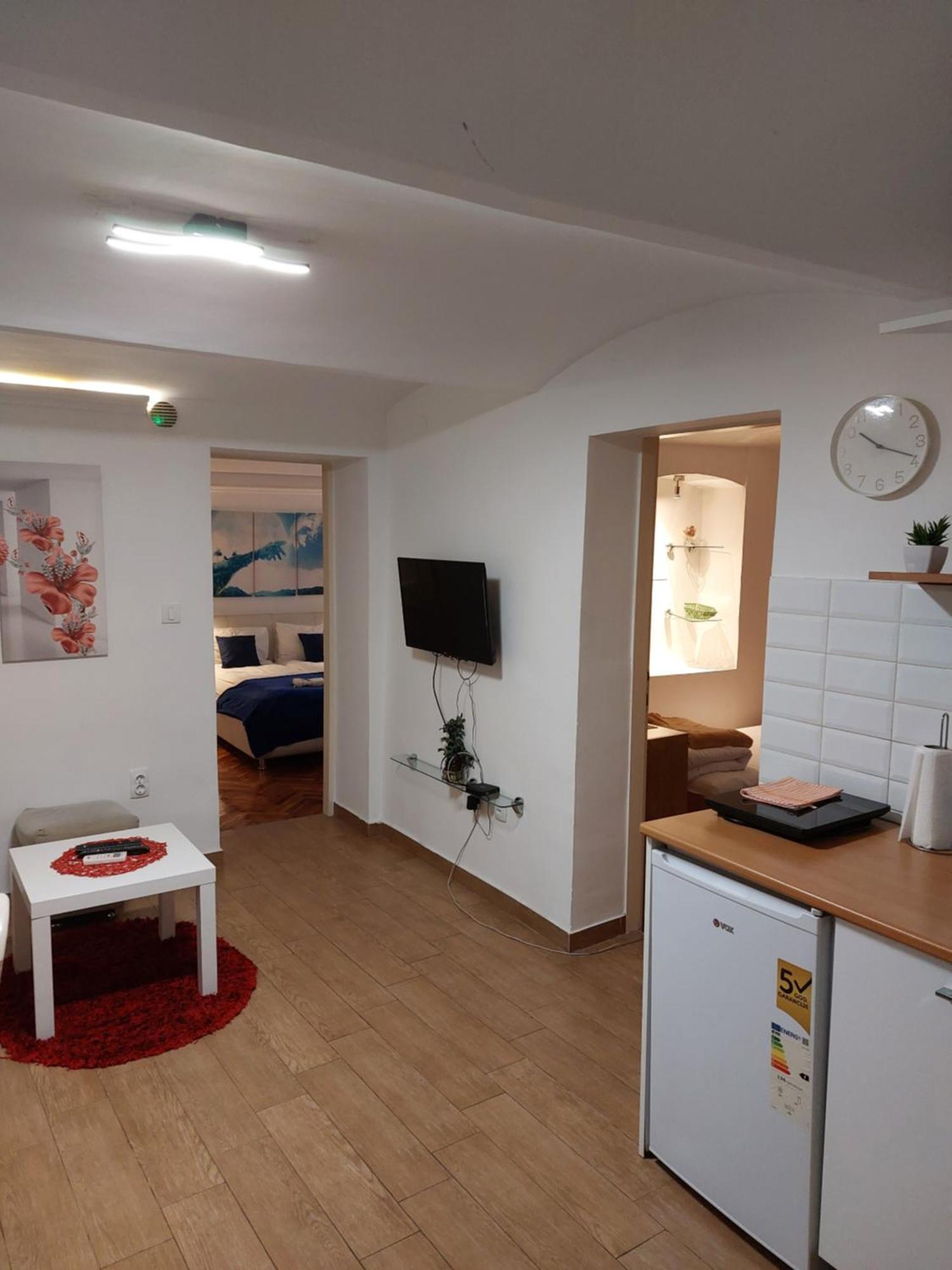 Inter Apartment *